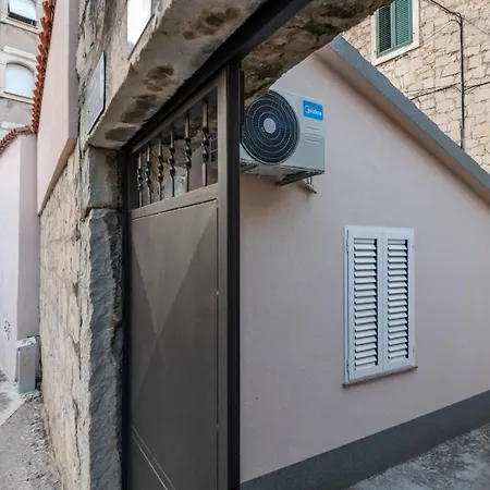 Modesty 스플리트